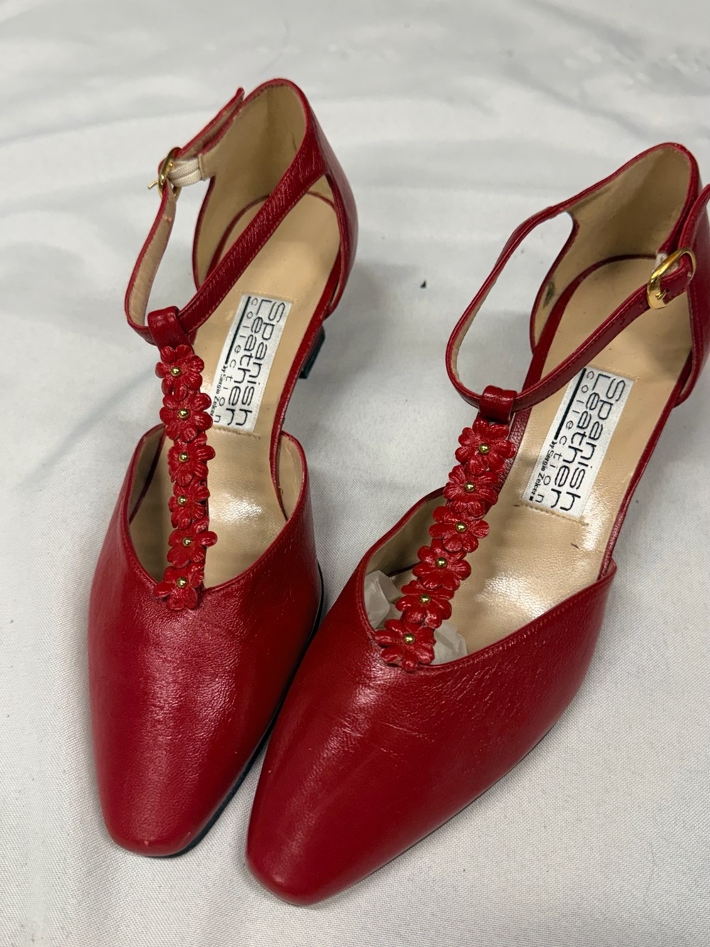 Vintage Red Floral T-Strap Leather Pumps by Spanish Leather Collection